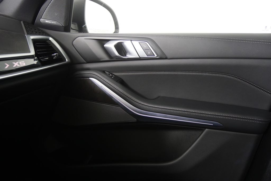 Thumbnail: 2025 BMW X5 - 28