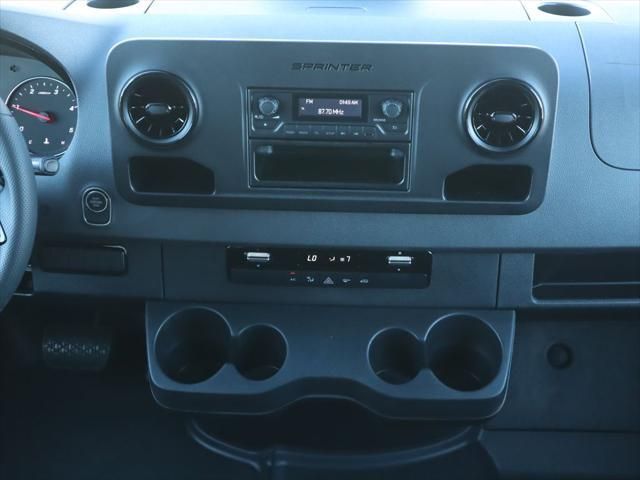 Thumbnail: 2025 Mercedes-Benz Sprinter - 15