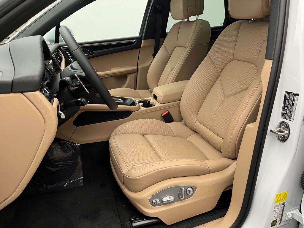 Thumbnail: 2026 Porsche Macan - 5