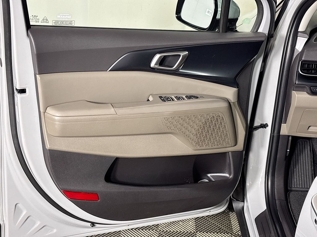 2027 Kia Carnival LX