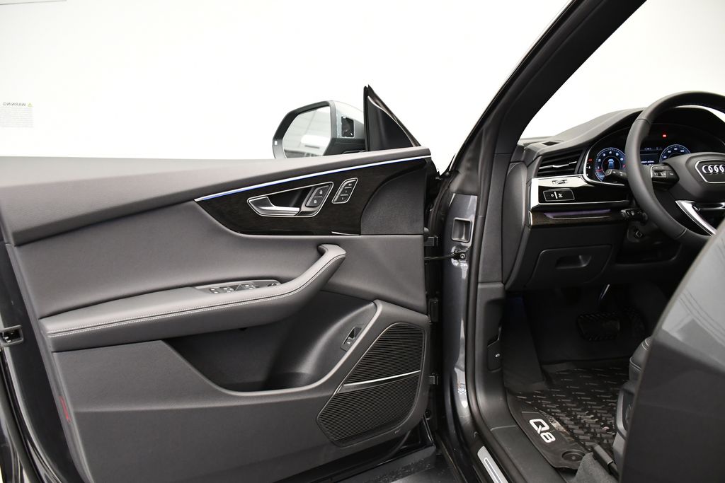 Thumbnail: 2026 Audi Q8 - 31