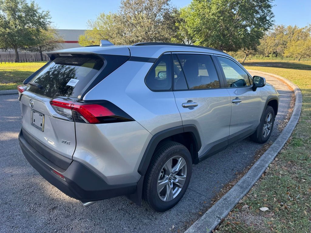 2024 Toyota RAV4 XLE 5