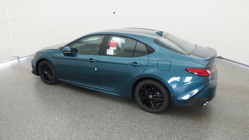 2025 Toyota Camry SE 3