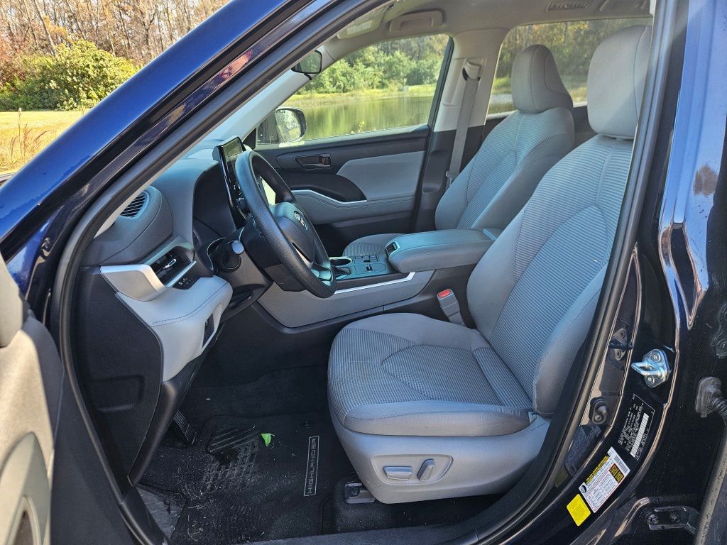 Thumbnail: 2023 Toyota Highlander - 14