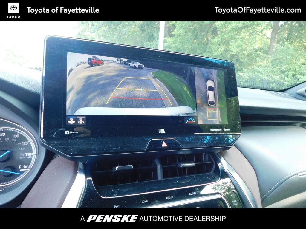 Thumbnail: 2021 Toyota Venza - 10
