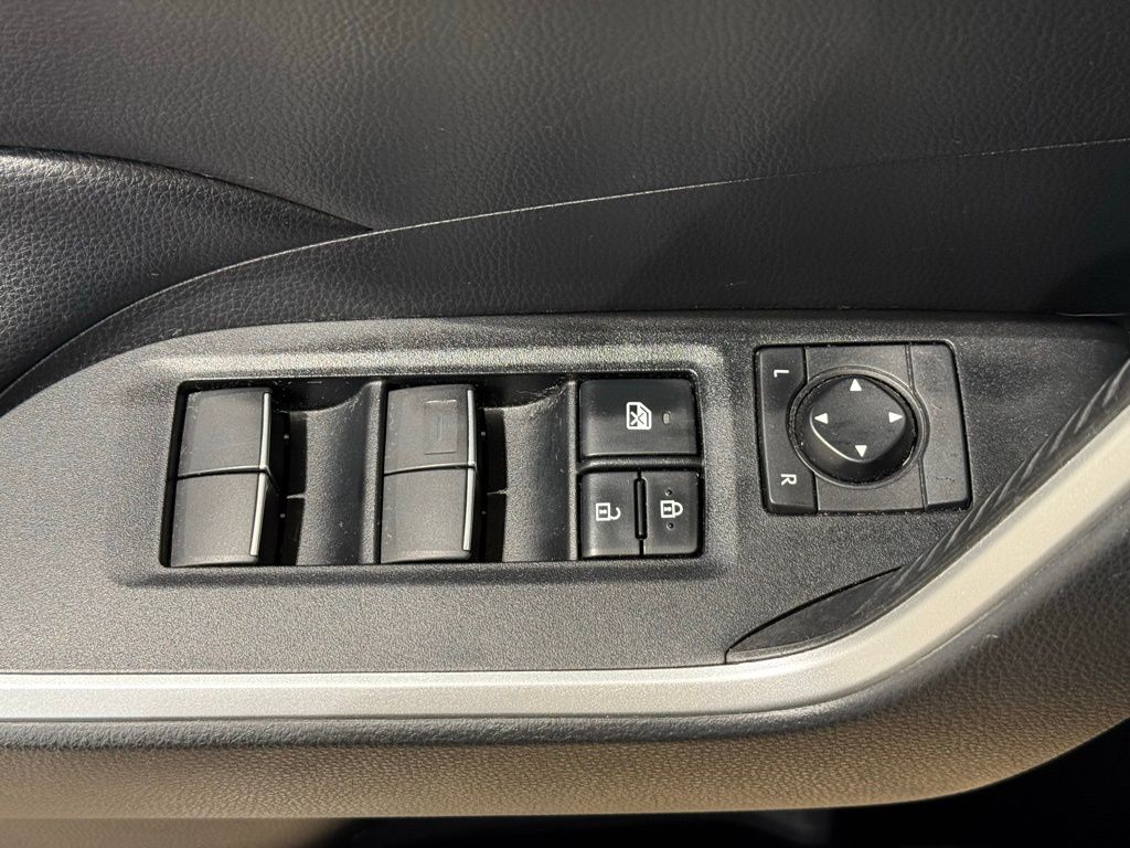 Thumbnail: 2019 Toyota RAV4 - 16