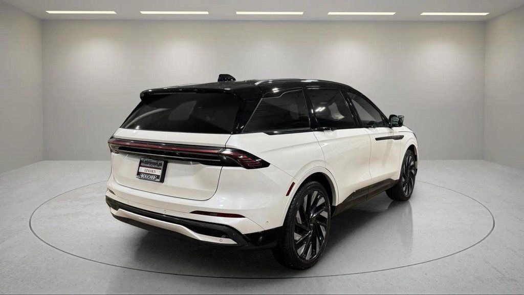 Certified Used 2024 White Platinum Metallic Tri-Coat Lincoln Reserve image 3