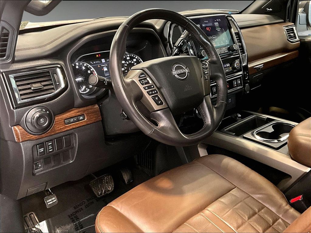 2024 Nissan Titan — photo 13