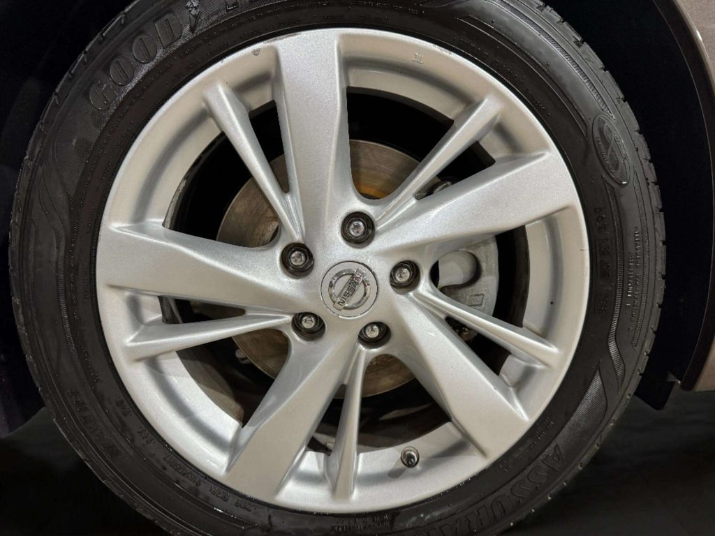 Used 2015 Java Metallic Nissan 2.5 SV image 26
