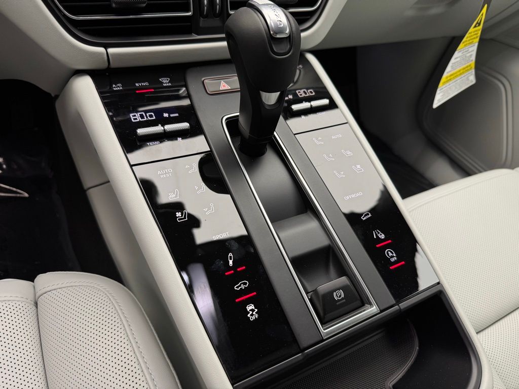 Thumbnail: 2025 Porsche Macan - 11