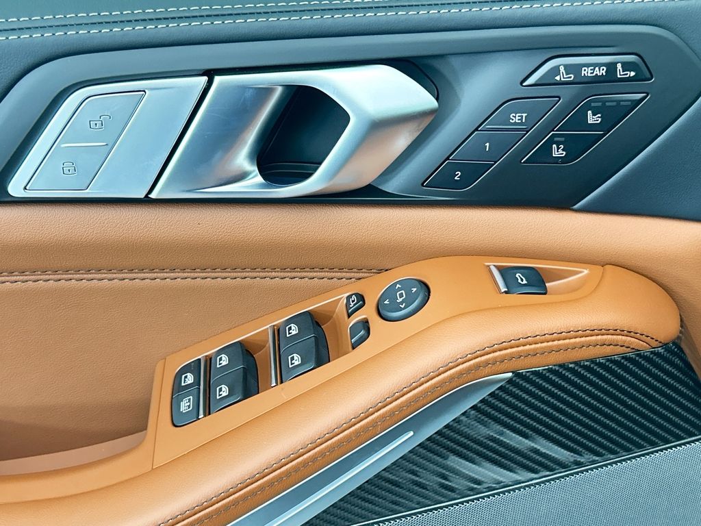 Thumbnail: 2027 BMW X7 - 22