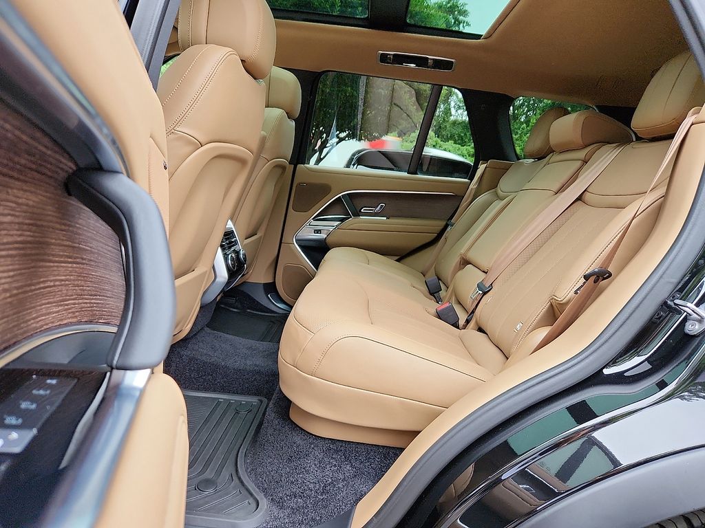 Thumbnail: 2023 Land Rover Range Rover - 10