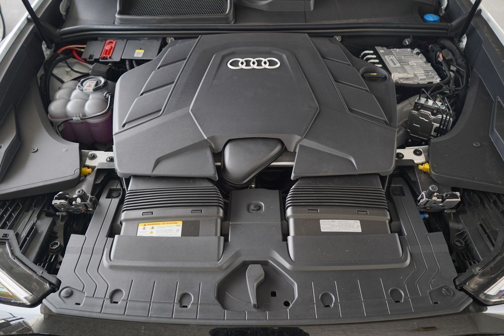 Thumbnail: 2026 Audi Q8 - 12