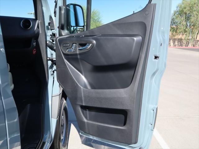 Thumbnail: 2025 Mercedes-Benz Sprinter - 25