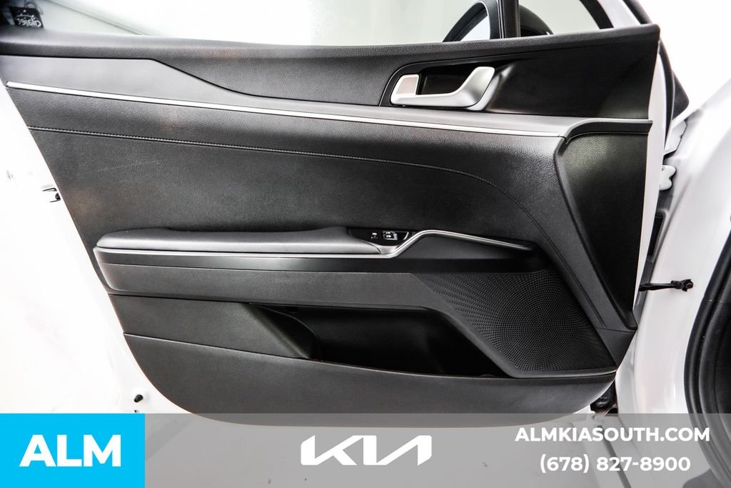 2022 Kia K5 GT-Line photo 40
