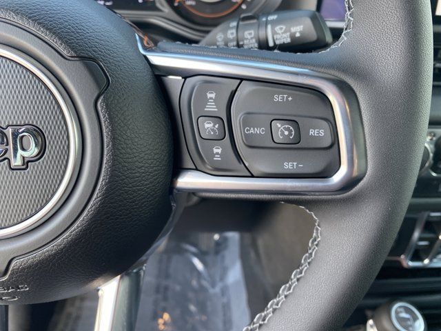 New 2026 White/off-white Jeep Sahara image 31