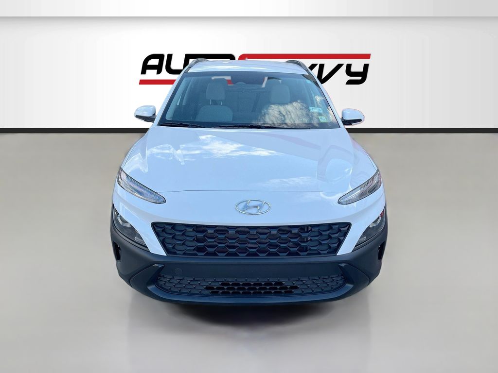 Used 2022 White Hyundai SEL image 2