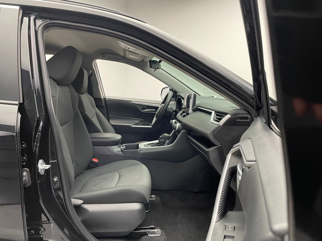 2024 Toyota RAV4 XLE 17