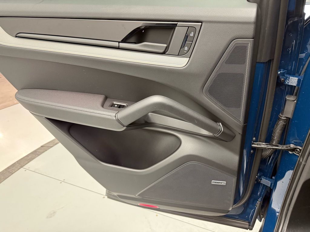 Thumbnail: 2025 Porsche Cayenne - 27