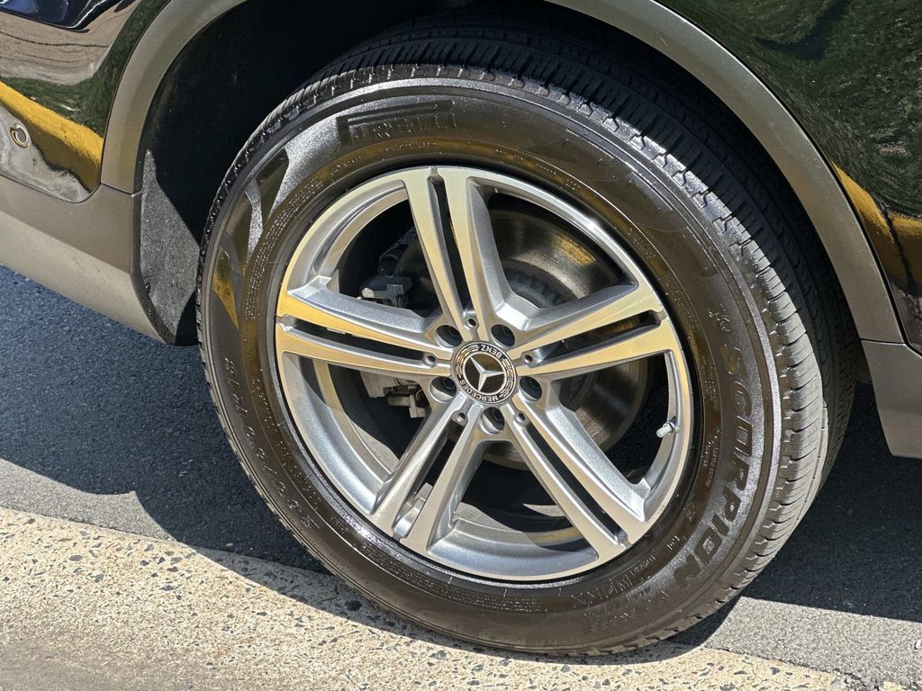 Thumbnail: 2022 Mercedes-Benz GLC - 17