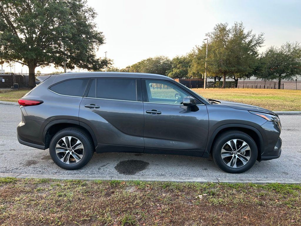 2022 Toyota Highlander XLE 6
