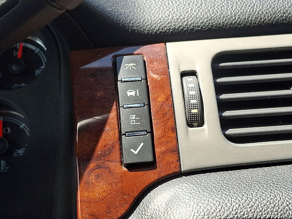 Thumbnail: 2012 Chevrolet Suburban - 24