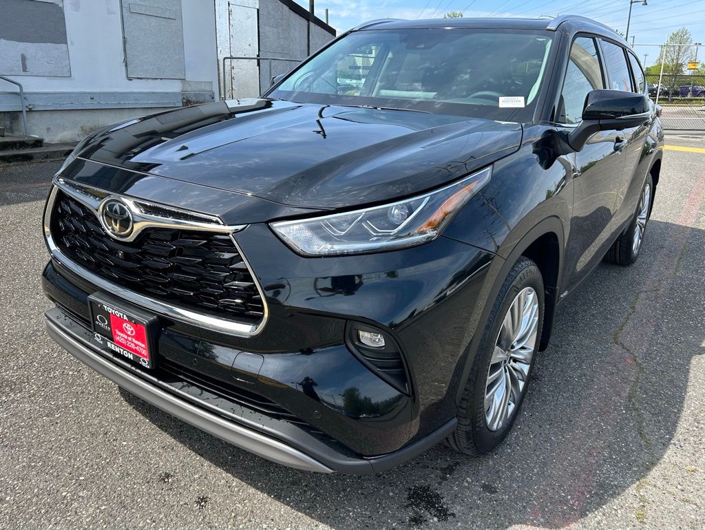 Black 2026 Toyota Highlander Hybrid Platinum AWD SUV / Crossover All-Wheel Drive Continuously Variable Transmission
