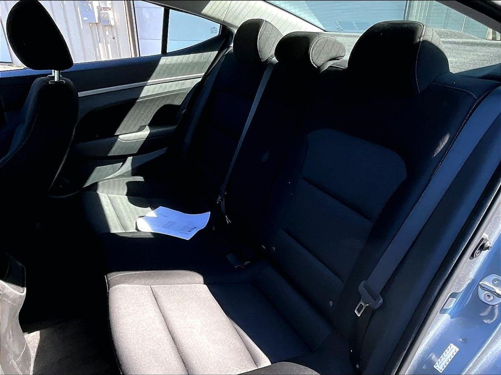 2018 Hyundai Elantra — photo 15