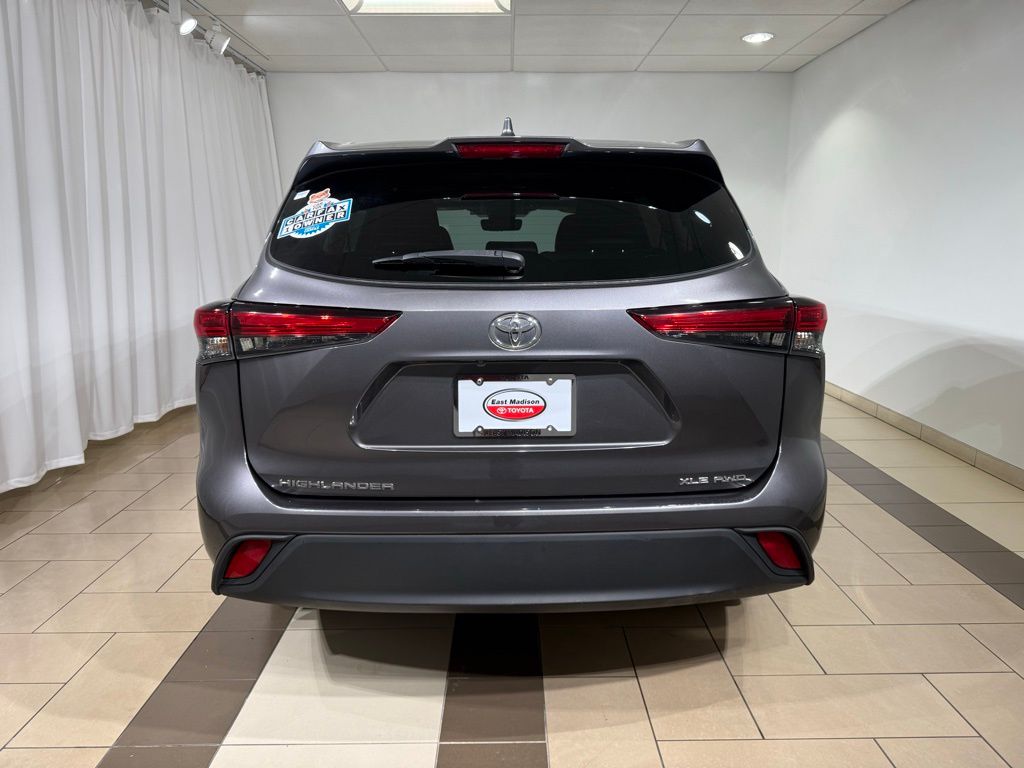 2022 Toyota Highlander XLE 5