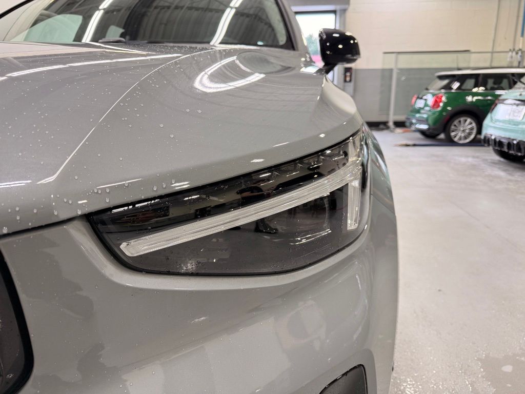 Thumbnail: 2026 Volvo XC40 - 9