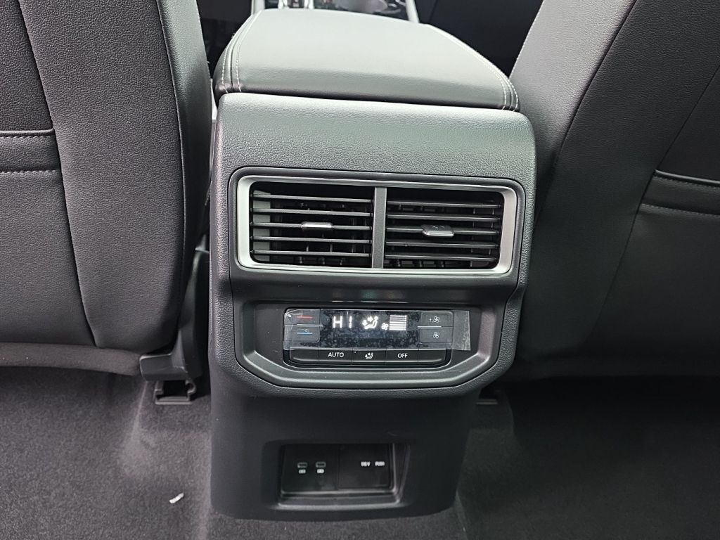 2026 Volkswagen Atlas 2.0T SE w/Technology Green at Sutliff Volkswagen