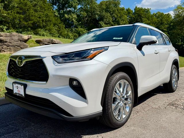 Pearl 2026 Toyota Highlander SUV / Crossover All-Wheel Drive 8-Speed Automatic