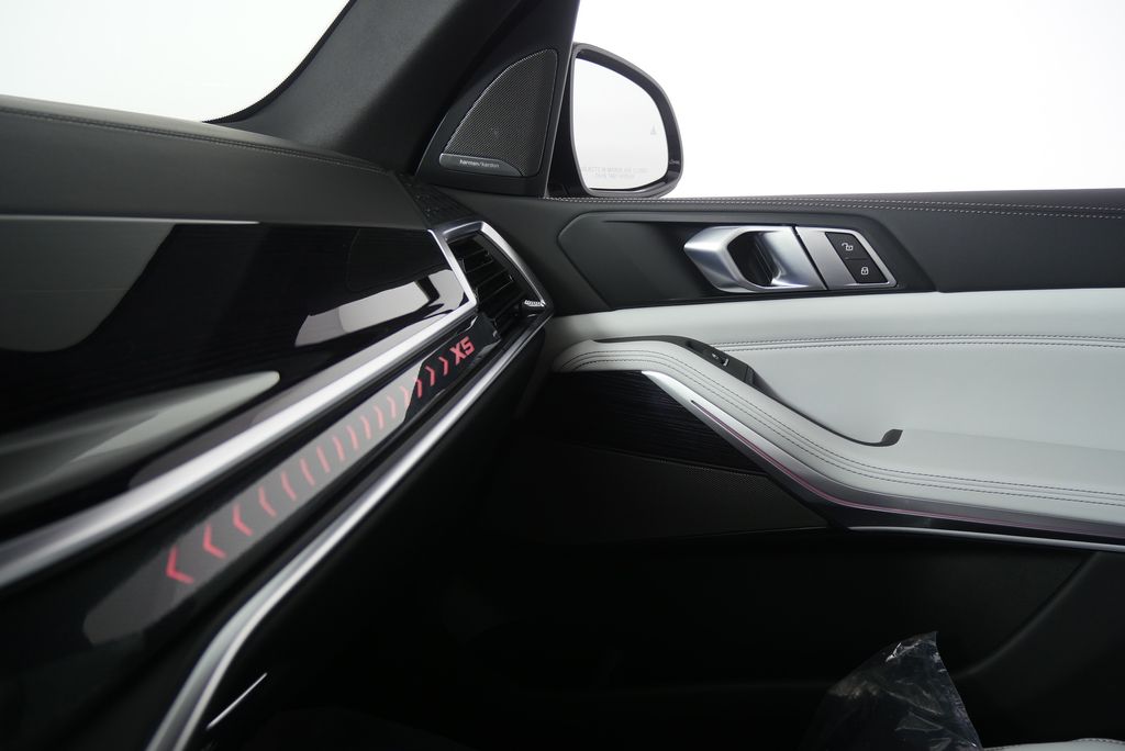 Thumbnail: 2026 BMW X5 - 25