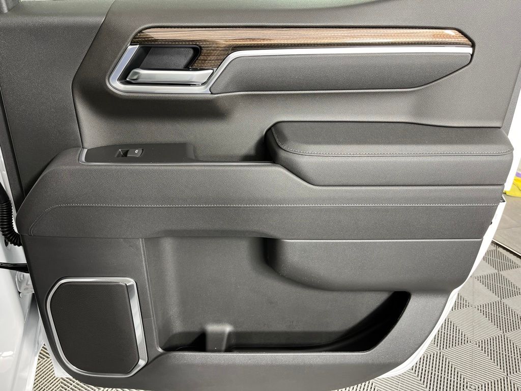 Thumbnail: 2026 Chevrolet Silverado 1500 - 15