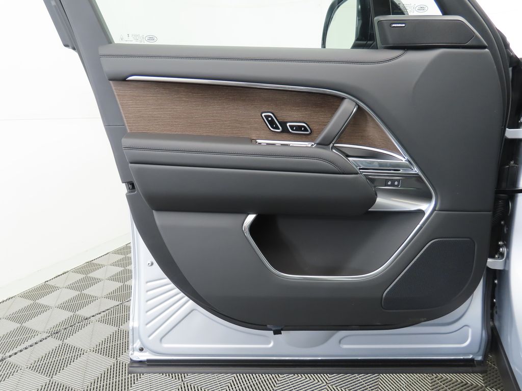 Thumbnail: 2025 Land Rover Range Rover - 25
