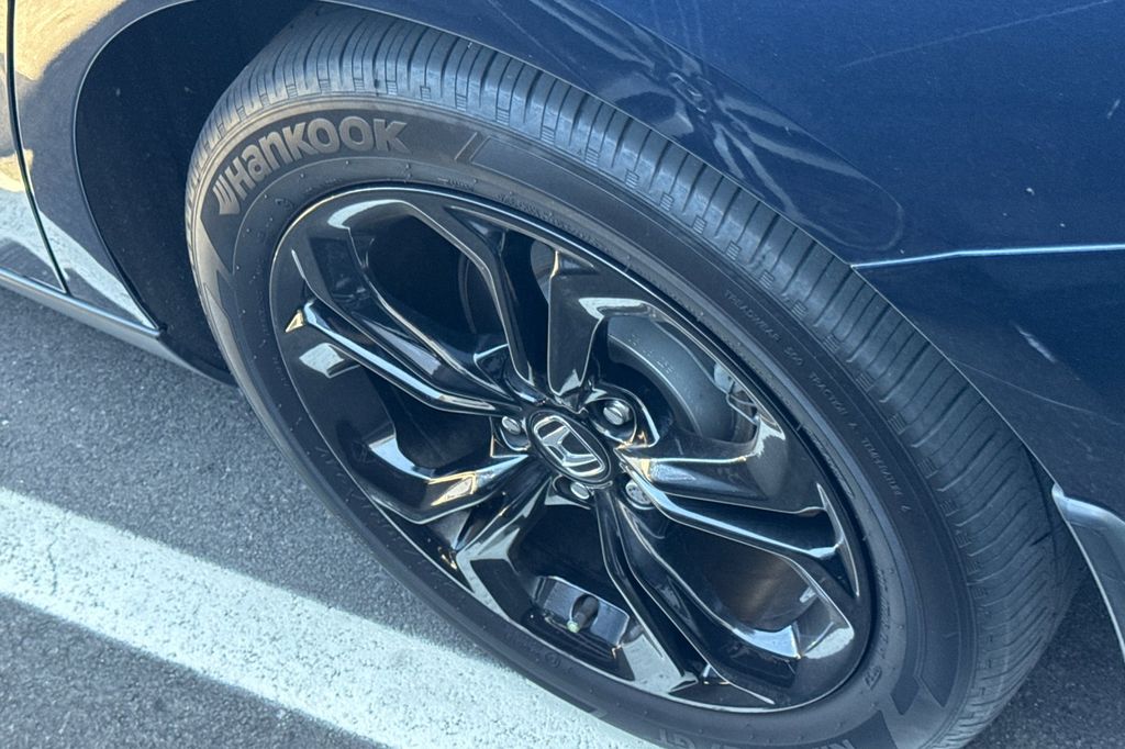 Certified Used 2025 Canyon River Blue Metallic Honda SE image 4