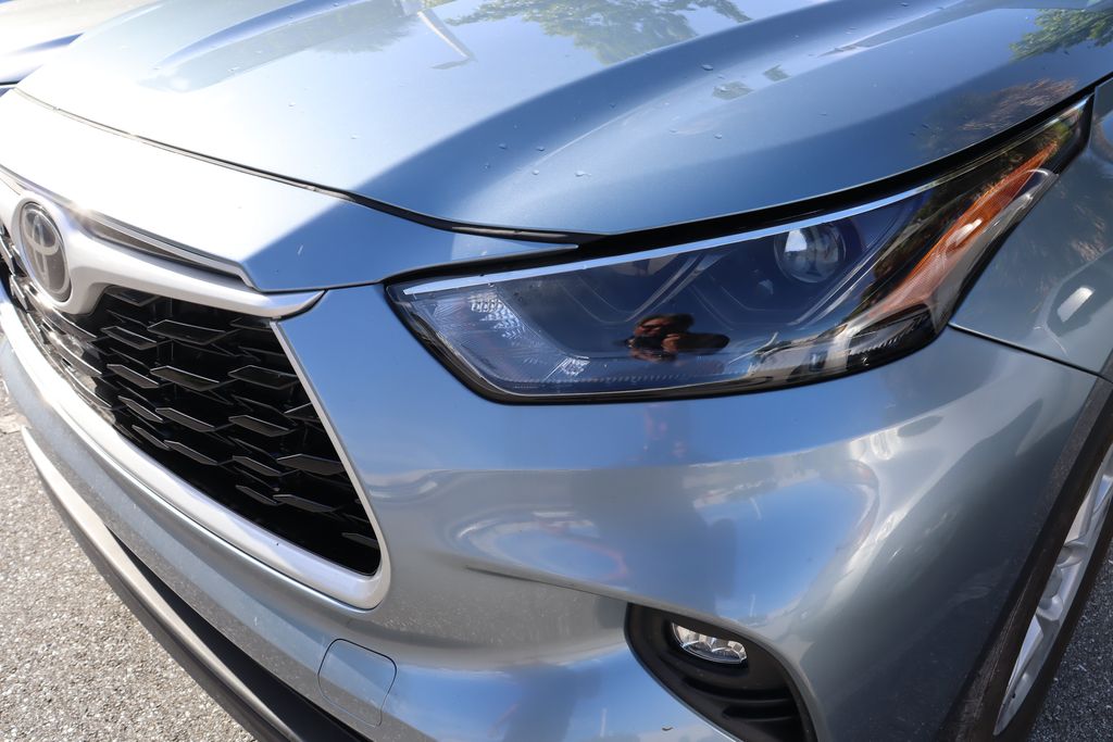 Thumbnail: 2024 Toyota Highlander - 3