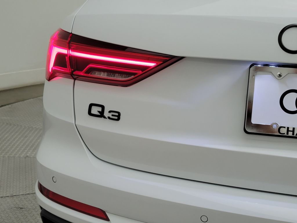 Thumbnail: 2023 Audi Q3 - 8