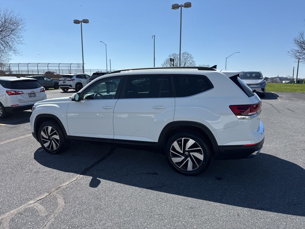 2025 Volkswagen Atlas 2.0T SE w/Technology White at Subaru and VW of Moon Township