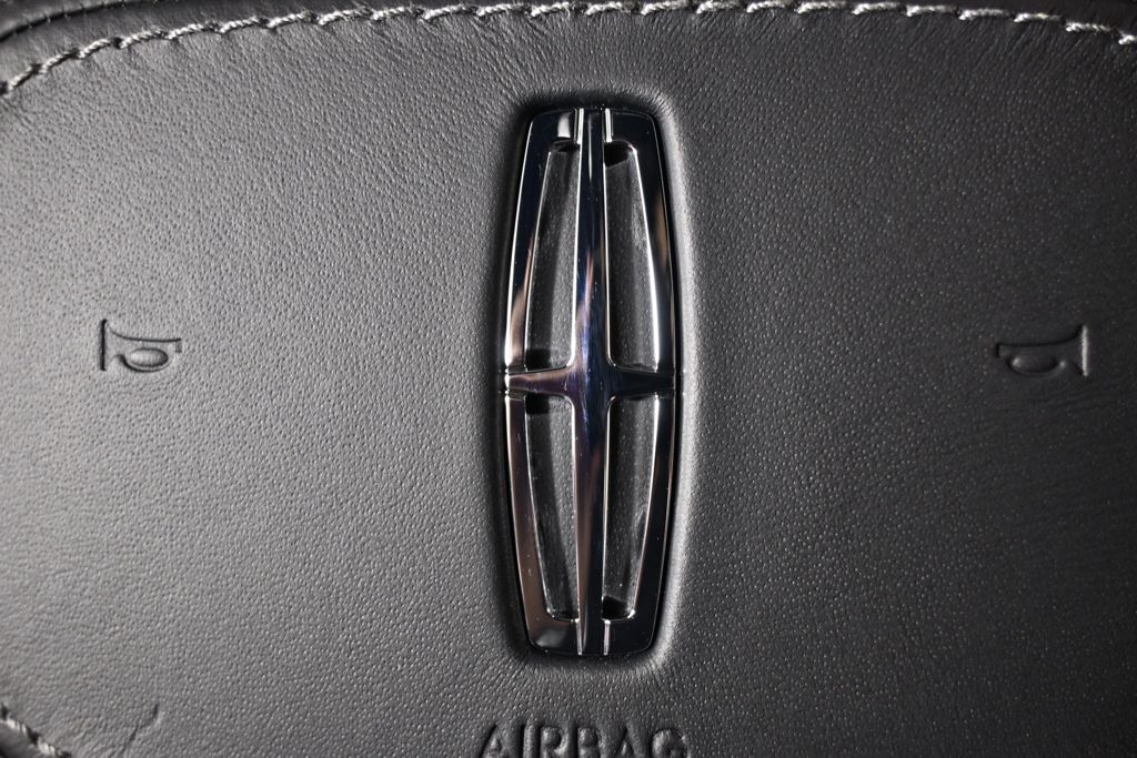 New 2026 Black Lincoln Reserve image 32