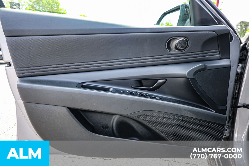 Used 2025 Silver Hyundai SEL Sport image 44