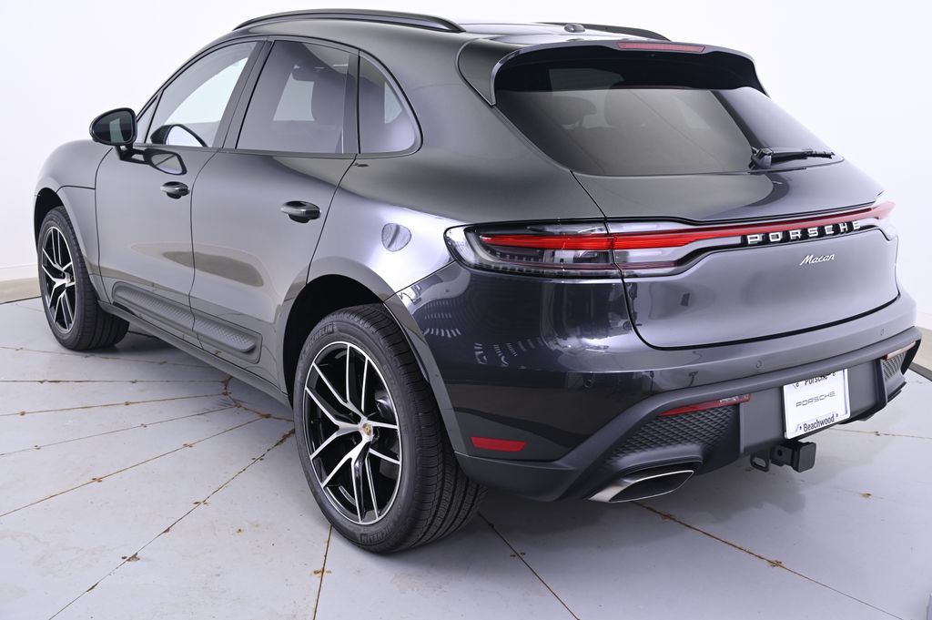 Thumbnail: 2025 Porsche Macan - 3
