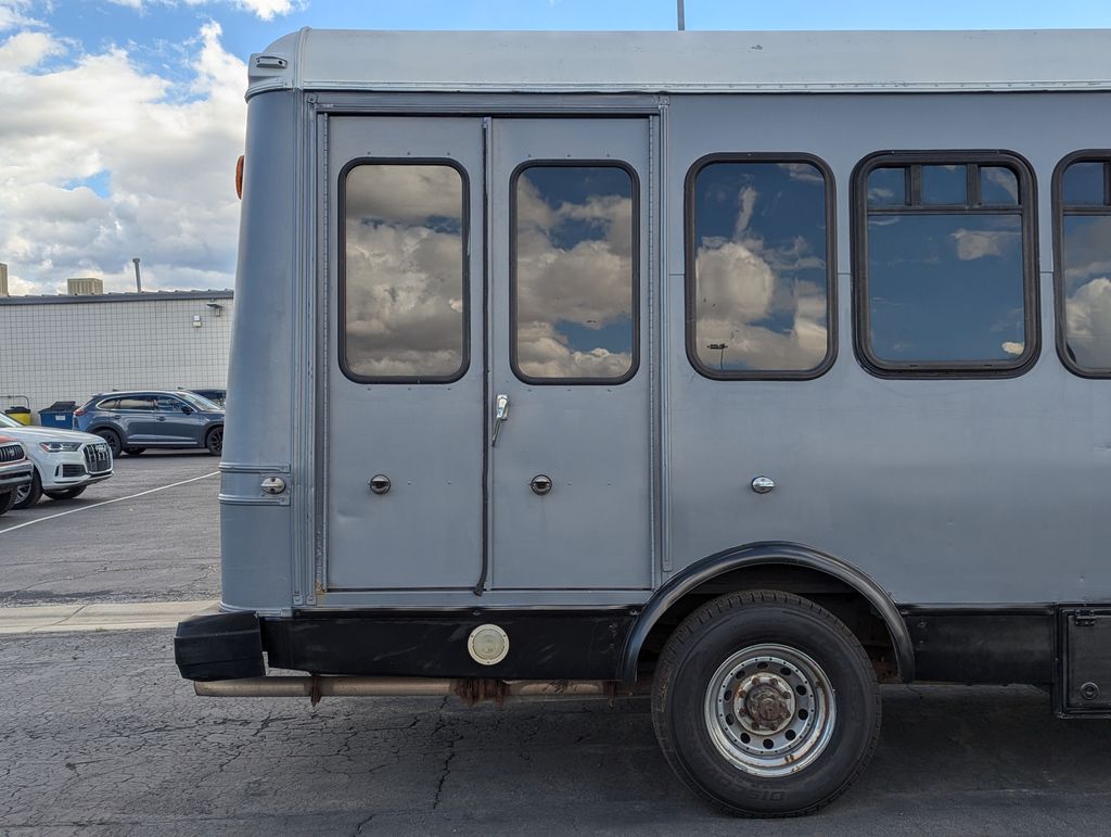 2008 Ford E-350SD Base 5