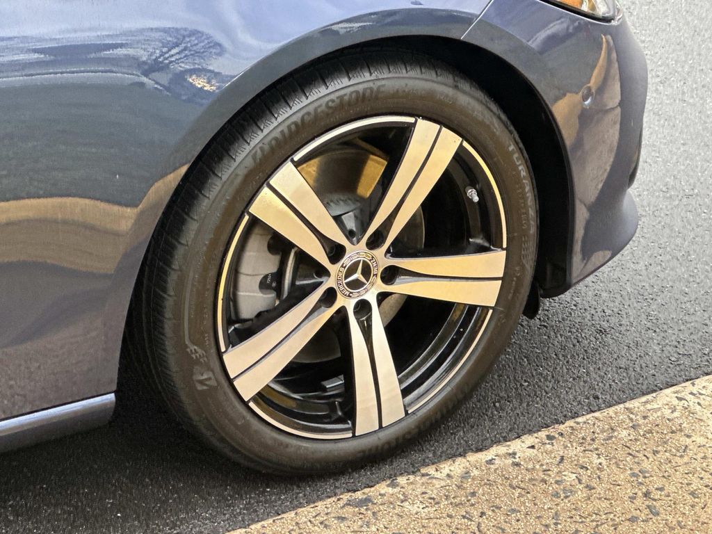 Thumbnail: 2025 Mercedes-Benz C-Class - 18