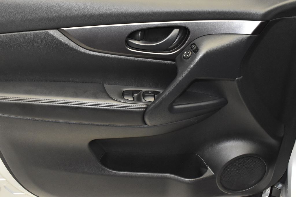 2021 Nissan Rogue Sport S 11