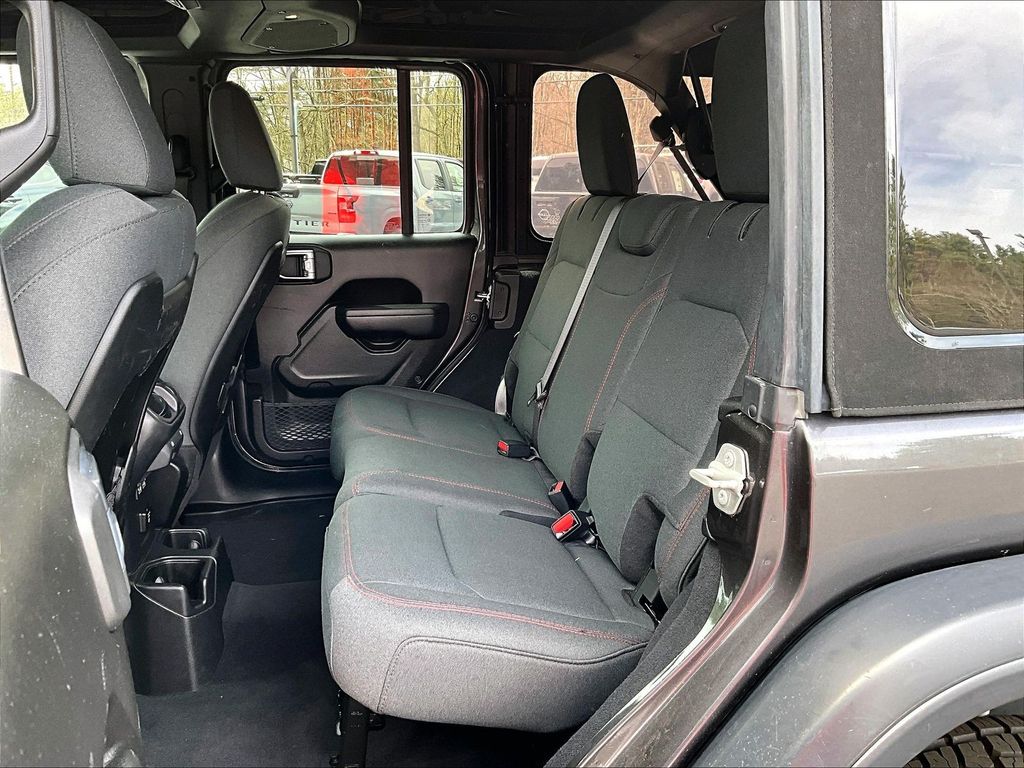 2024 Jeep Wrangler — photo 16