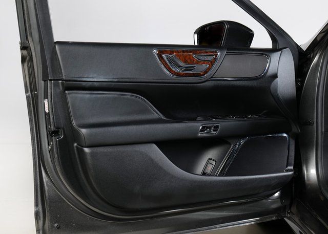 2018 Lincoln Continental Premiere photo 23