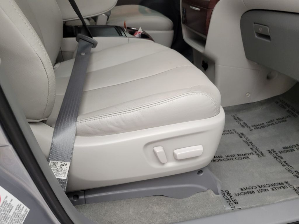 Thumbnail: 2012 Toyota Sienna - 13
