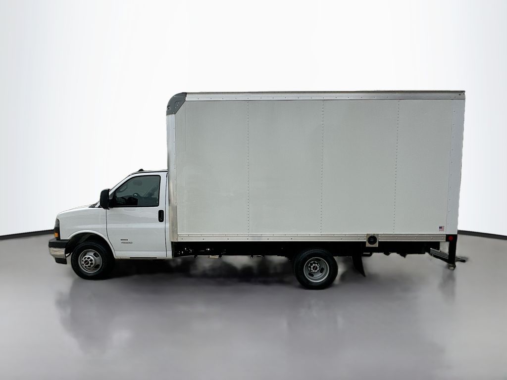 Used 2024 White GMC 4500 Van image 4