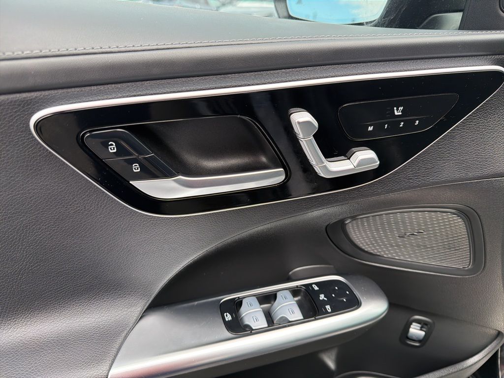 Thumbnail: 2023 Mercedes-Benz C-Class - 27